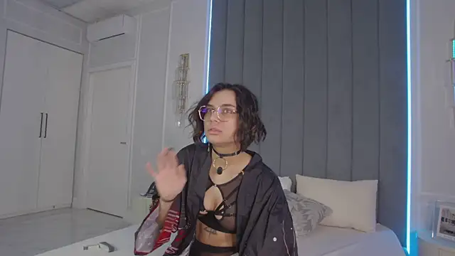 Snapshot of VioletAsh chatting on 03/22/26, 04:38 VioletAsh online show from 03/22/26, 04:38