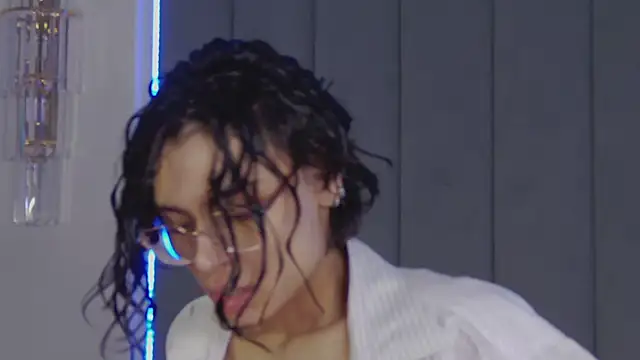 Snapshot of VioletAsh chatting on 03/23/26, 04:38 VioletAsh online show from 03/23/26, 04:38