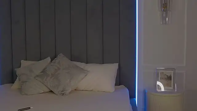 Snapshot of VioletAsh chatting on 03/31/26, 04:24 VioletAsh online show from 03/31/26, 04:24