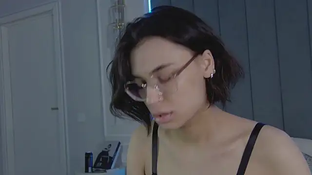 Snapshot of VioletAsh chatting on 04/02/26, 04:21 VioletAsh online show from 04/02/26, 04:21