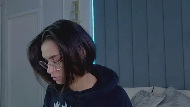 Snapshot of VioletAsh chatting on 04/09/26, 04:23 VioletAsh online show from 04/09/26, 04:23