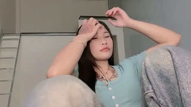 Snapshot of hello_mie chatting on 03/31/26, 02:46 hello mie online show from 03/31/26, 02:46