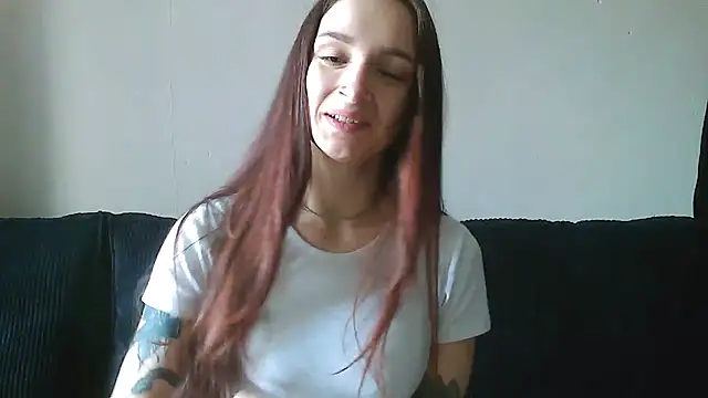 Snapshot of __Leyla__ chatting on 10/13/25, 09:31   Leyla   online show from 10/13/25, 09:31