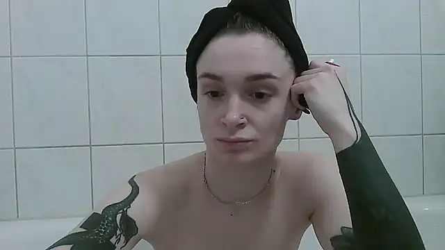   Leyla   online show from 11/14/25, 07:29