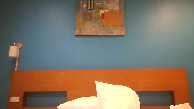   Leyla   online show from 12/16/25, 05:18