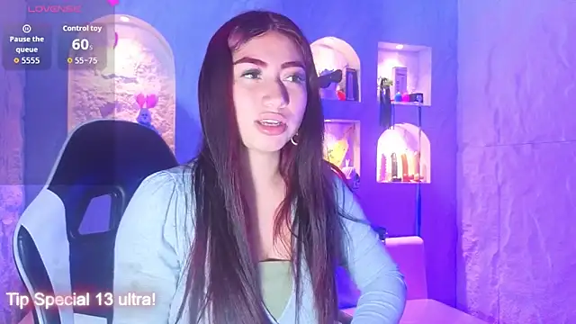 Snapshot of Sophia_tf chatting on 03/27/26, 03:45 Sophia tf online show from 03/27/26, 03:45