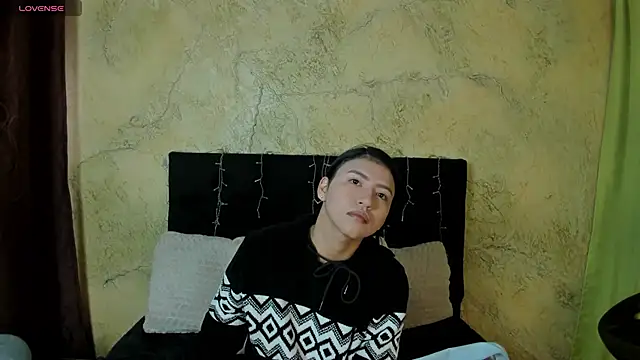 Snapshot of Tiffany_Nm chatting on 04/30/26, 01:39 Tiffany Nm online show from 04/30/26, 01:39