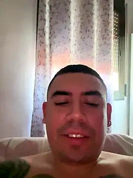 Snapshot of davidxxx099 chatting on 10/27/25, 08:40 davidxxx099 online show from 10/27/25, 08:40