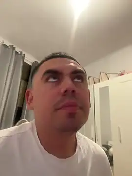 Snapshot of davidxxx099 chatting on 04/15/26, 10:21 davidxxx099 online show from 04/15/26, 10:21