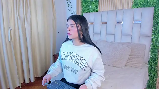 Snapshot of Jade_Nmm chatting on 01/19/26, 01:59 Jade Nmm online show from 01/19/26, 01:59