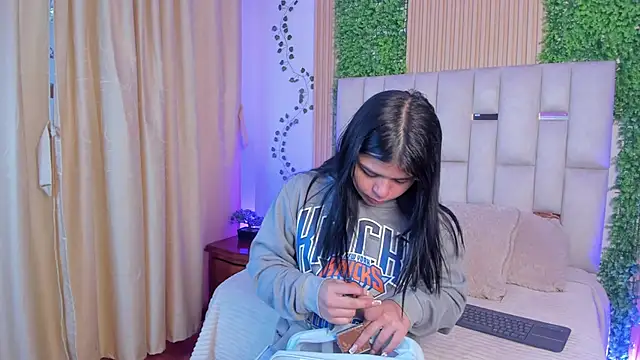 Snapshot of Jade_Nmm chatting on 02/07/26, 01:04 Jade Nmm online show from 02/07/26, 01:04