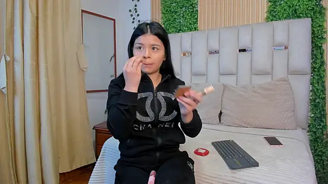 Snapshot of Jade_Nmm chatting on 04/08/26, 12:38 Jade Nmm online show from 04/08/26, 12:38