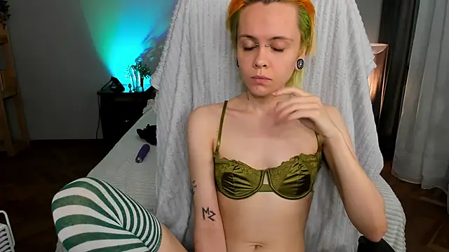 Snapshot of sweet_posya chatting on 09/19/25, 07:43 sweet posya online show from 09/19/25, 07:43