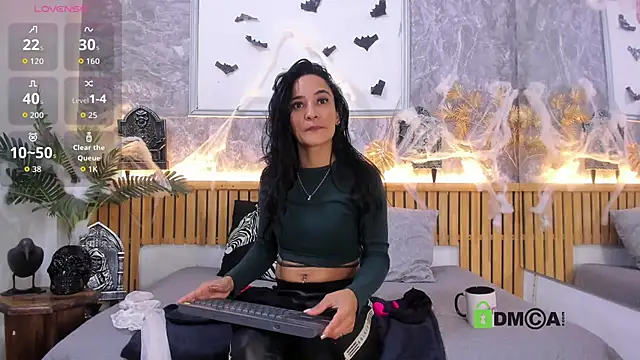 Snapshot of princequinn_ chatting on 10/14/25, 08:42 princequinn online show from 10/14/25, 08:42