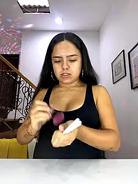 Snapshot of EmilyHarperr chatting on 09/23/25, 11:24 EmilyHarperr online show from 09/23/25, 11:24