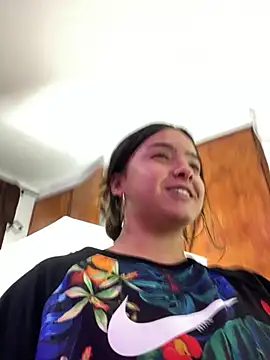 Snapshot of EmilyHarperr chatting on 10/20/25, 11:32 EmilyHarperr online show from 10/20/25, 11:32