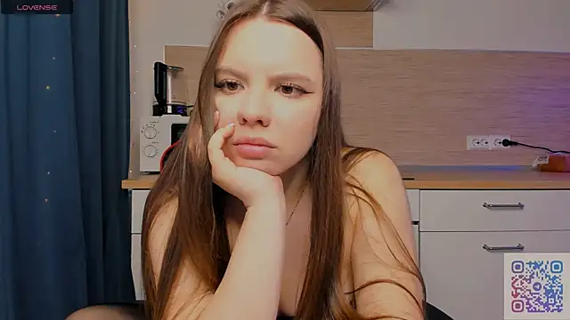 Chloe loo online show from 05/17/26, 06:37