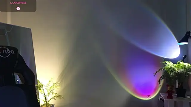 Lucy louras online show from 09/29/25, 12:43