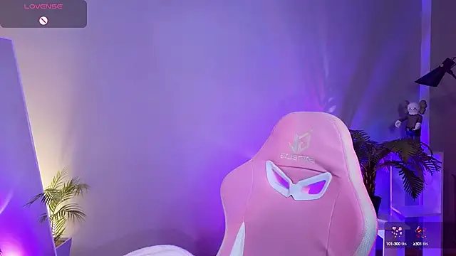 Lucy louras online show from 10/04/25, 12:25