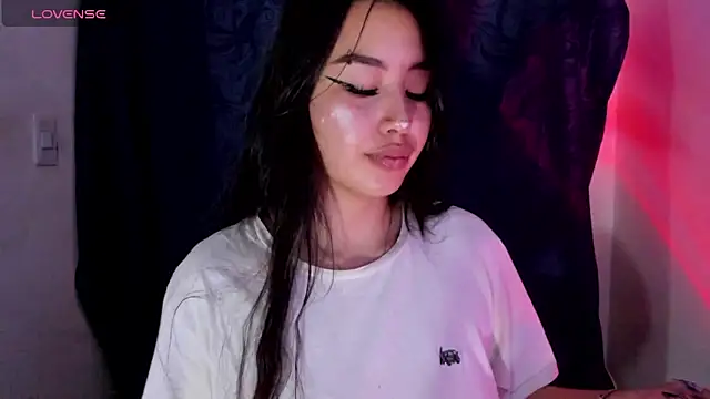 Snapshot of Viioleett_cum chatting on 12/04/25, 04:05 Viioleett cum online show from 12/04/25, 04:05