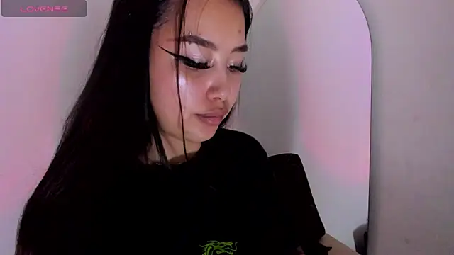 Snapshot of Viioleett_cum chatting on 05/11/26, 06:49 Viioleett cum online show from 05/11/26, 06:49