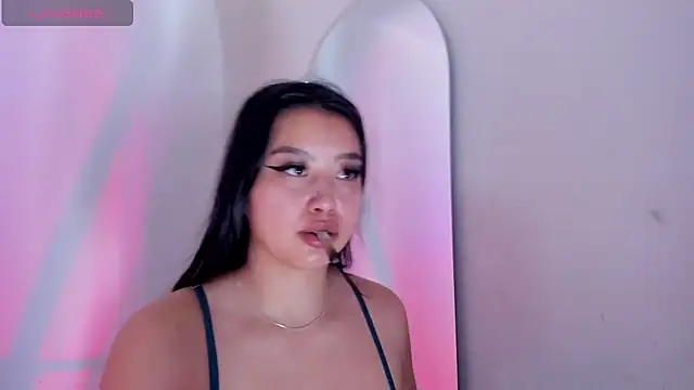 Snapshot of Viioleett_cum chatting on 05/25/26, 01:39 Viioleett cum online show from 05/25/26, 01:39