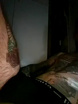 Snapshot of Robe420 chatting on 04/19/26, 12:43 Robe420 online show from 04/19/26, 12:43