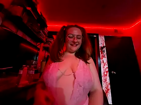 Snapshot of PinkCandi333 chatting on 09/23/25, 01:30 PinkCandi333 online show from 09/23/25, 01:30