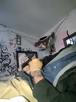 Snapshot of bearded_cross chatting on 12/05/25, 09:00 bearded cross online show from 12/05/25, 09:00