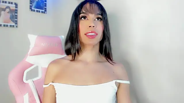 Snapshot of Maholly_ chatting on 09/08/25, 09:14 Maholly  online show from 09/08/25, 09:14