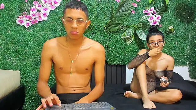 Snapshot of MielAndLeo chatting on 09/30/25, 06:07 MielAndLeo online show from 09/30/25, 06:07