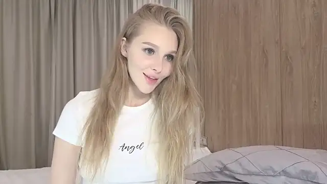 Brigitte Bardot online show from 09/10/25, 06:13