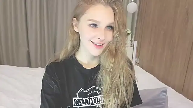 Brigitte Bardot online show from 10/11/25, 04:44