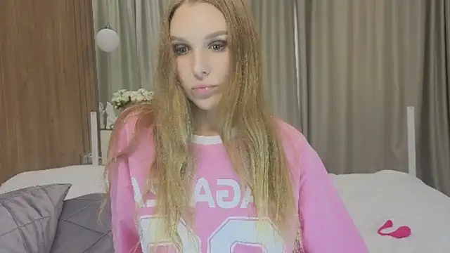 Brigitte Bardot online show from 10/28/25, 09:46