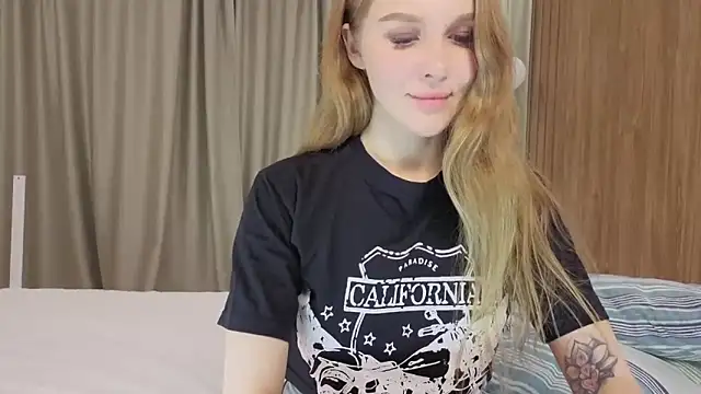 Brigitte Bardot online show from 10/30/25, 05:31