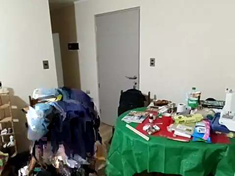 Snapshot of Gato2025perro chatting on 12/15/25, 02:16 Gato2025perro online show from 12/15/25, 02:16