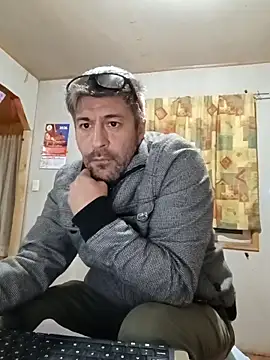 Snapshot of Gato2025perro chatting on 04/21/26, 08:09 Gato2025perro online show from 04/21/26, 08:09