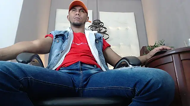 Snapshot of Sander_ath chatting on 10/01/25, 01:28 Sander ath online show from 10/01/25, 01:28