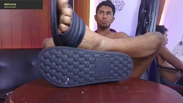 Snapshot of Sander_ath chatting on 10/13/25, 07:14 Sander ath online show from 10/13/25, 07:14