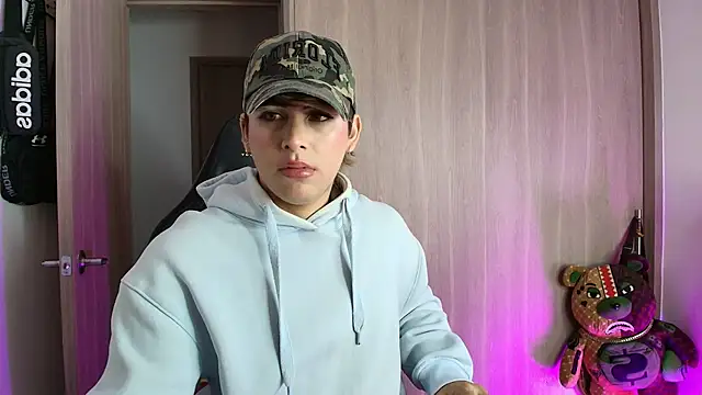 Snapshot of brunothompson3 chatting on 09/10/25, 05:07 brunothompson3 online show from 09/10/25, 05:07