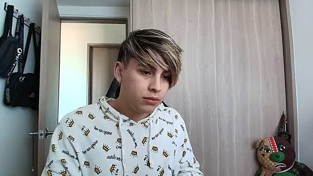 Snapshot of brunothompson3 chatting on 09/21/25, 08:10 brunothompson3 online show from 09/21/25, 08:10