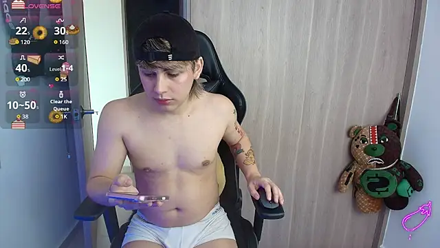 Snapshot of brunothompson3 chatting on 10/13/25, 04:51 brunothompson3 online show from 10/13/25, 04:51