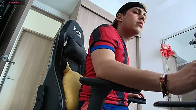 brunothompson3 online show from 12/20/25, 06:48