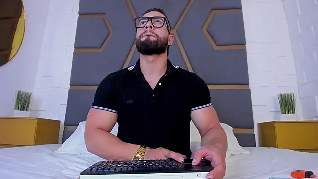 massimofiore  online show from 09/30/25, 03:33