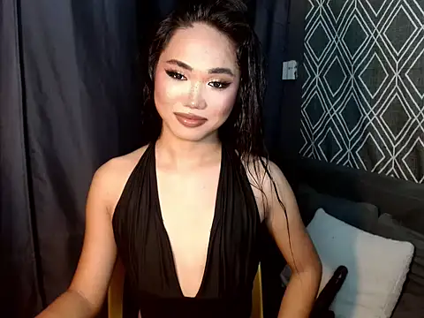 Snapshot of hugesignificant_69 chatting on 12/22/25, 10:34 hugesignificant 69 online show from 12/22/25, 10:34