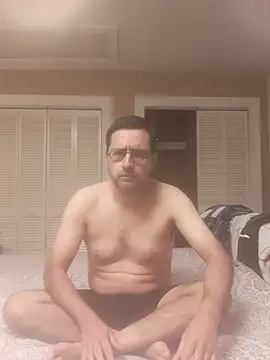 Snapshot of Gearsuit chatting on 12/19/25, 08:05 Gearsuit online show from 12/19/25, 08:05