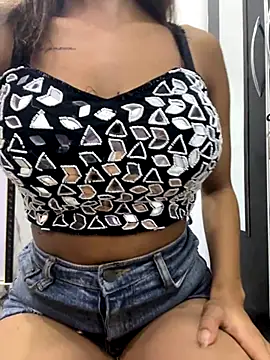 layra 9900 online show from 10/26/25, 05:30