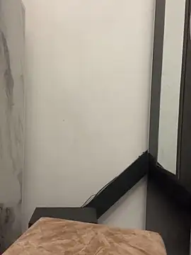 layra 9900 online show from 10/29/25, 06:53