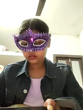 layra 9900 online show from 12/13/25, 08:14