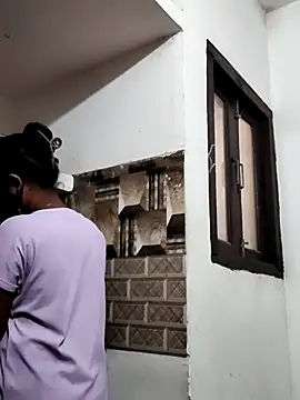 layra 9900 online show from 12/15/25, 08:29